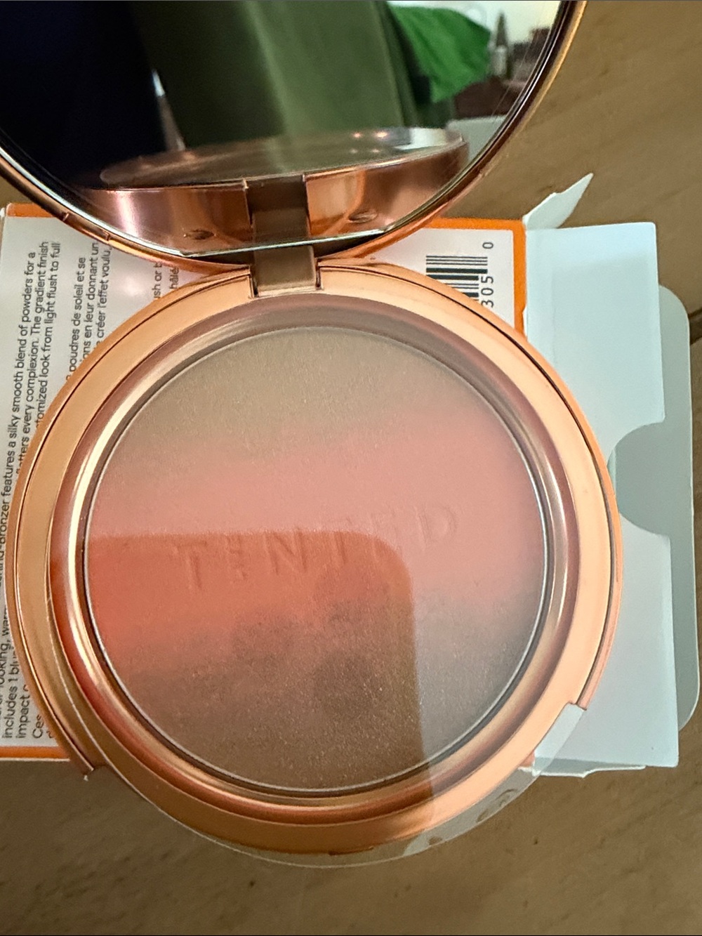 Live Tinted Bronzer & Contour Compact - Peachy Bronze - Picture 3 of 7